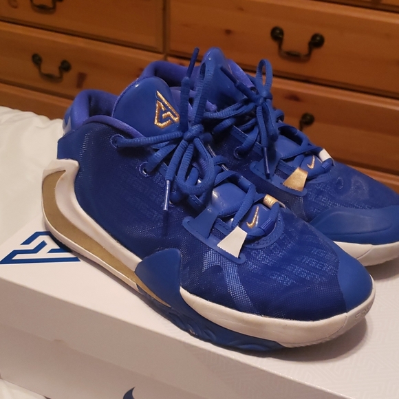 basketball shoes size 5.5